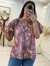 Cargar imagen en el visor de la galería, VENILIA – Blusa terracota paisley con manga globo