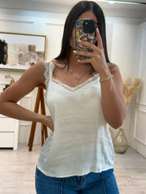 Cargar imagen en el visor de la galería, ELOISE - Blusa tirantes avena