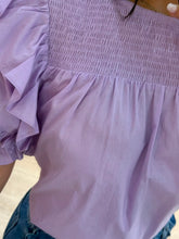 Cargar imagen en el visor de la galería, WILLOW - Blusa lila manga corta