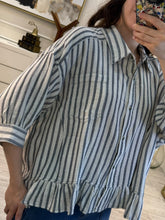 Cargar imagen en el visor de la galería, LOVE - Blusa azul rayas
