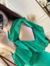 Cargar imagen en el visor de la galería, CLEO - Maxi vestido verde olanes