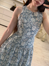 Cargar imagen en el visor de la galería, IANTHE - Maxi vestido platino estampado
