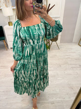 Cargar imagen en el visor de la galería, SAMIRA - Maxi vestido verde manga larga