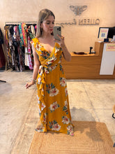 Cargar imagen en el visor de la galería, VALLONIA - Maxi vestido mostaza estampado
