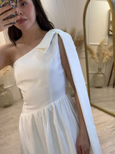 Cargar imagen en el visor de la galería, SUSANA - Maxi vestido asimétrico blanco