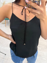Cargar imagen en el visor de la galería, LORETTA - Blusa negra