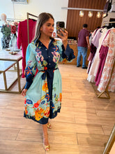 Cargar imagen en el visor de la galería, ZAFIRA - Vestido midi azul estampado