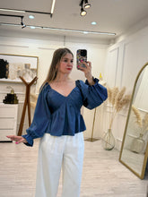 Cargar imagen en el visor de la galería, EMPERATRIZ - Blusa azul oscuro