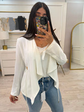 Cargar imagen en el visor de la galería, ROSALIA - Blazer blanco