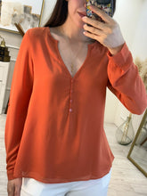 Cargar imagen en el visor de la galería, ANIKA - Blusa naranja manga larga