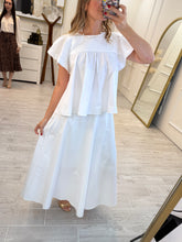 Cargar imagen en el visor de la galería, MELODY - Set blusa y falda blanco