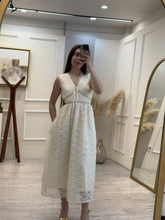 Cargar imagen en el visor de la galería, SASKIA - Maxi vestido hueso sin mangas