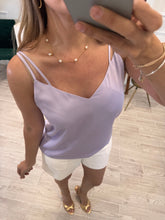 Cargar imagen en el visor de la galería, DAYANA - Blusa satinada lavanda