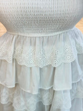 Cargar imagen en el visor de la galería, NESSA - Vestido midi blanco olanes