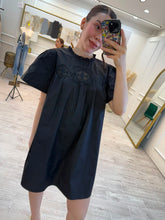 Cargar imagen en el visor de la galería, EUDORA - Vestido corto negro