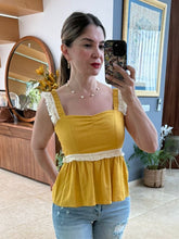 Cargar imagen en el visor de la galería, CHARLOTE - Blusa amarilla
