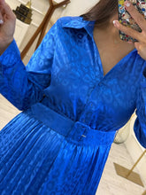 Cargar imagen en el visor de la galería, DANIRA - Vestido midi azul animal print