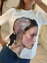 Cargar imagen en el visor de la galería, LOLA - Playera blanca estampada