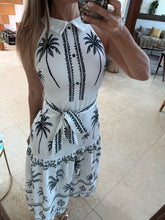 Cargar imagen en el visor de la galería, IRINA - Maxi vestido blanco con negro palmas