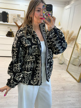 Cargar imagen en el visor de la galería, IVANNA - Chamarra estampada