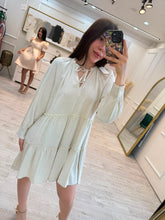 Cargar imagen en el visor de la galería, STELLA - Vestido corto avena