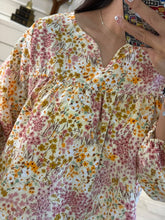 Cargar imagen en el visor de la galería, LUISA – Blusa floral rosa y mostaza manga larga