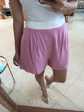 Cargar imagen en el visor de la galería, ITZEL - Short rosa con blanco