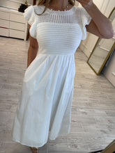 Cargar imagen en el visor de la galería, MIROSLAVA - Maxi vestido blanco