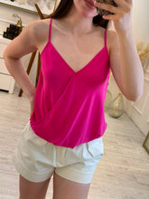Cargar imagen en el visor de la galería, CECILE - Blusa fucsia tirantes