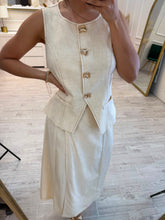 Cargar imagen en el visor de la galería, BLAKE - Set blusa y falda hueso