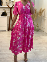 Cargar imagen en el visor de la galería, TORI - Maxi vestido fucsia estampado