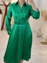 Cargar imagen en el visor de la galería, DARA - Vestido midi verde animal print