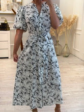 Cargar imagen en el visor de la galería, HARRIET - Maxi vestido blanco estampado