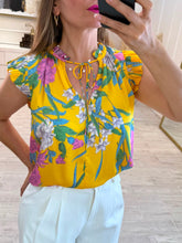 Cargar imagen en el visor de la galería, JASMINE - Blusa amarilla estampada