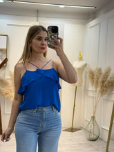 Cargar imagen en el visor de la galería, CELESTE – Blusa azul rey de gasa con tirantes cruzados
