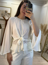 Cargar imagen en el visor de la galería, ISLA - Blusa blanca nudo