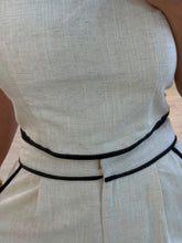 Cargar imagen en el visor de la galería, RAINBOW - Set blusa y short beige