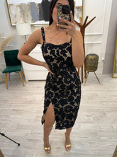 Cargar imagen en el visor de la galería, XOCHITL - Vestido midi encaje negro