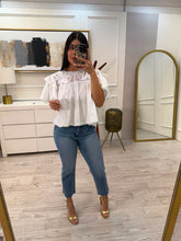 Cargar imagen en el visor de la galería, KOA - Blusa blanca