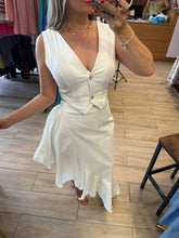 Cargar imagen en el visor de la galería, SONIA - Set blusa y falda blanco