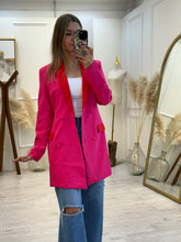 Cargar imagen en el visor de la galería, PIEDAD - Blazer fucsia con rojo