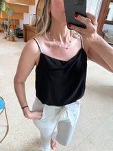 Cargar imagen en el visor de la galería, HERMINIA - Blusa negra tirantes
