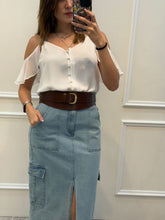 Cargar imagen en el visor de la galería, DEMI - Blusa blanca