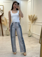 Cargar imagen en el visor de la galería, CASSIE - Pantalón gris estampado