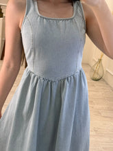 Cargar imagen en el visor de la galería, EDWINA - Vestido midi azul claro