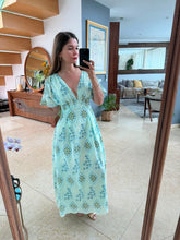 Cargar imagen en el visor de la galería, BERNARDINA - Maxi vestido verde menta estampado