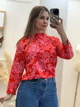 Cargar imagen en el visor de la galería, MAGALI – Blusa roja floral manga larga