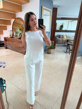 Cargar imagen en el visor de la galería, NINEL - Blusa blanca