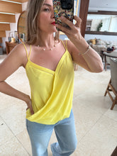 Cargar imagen en el visor de la galería, ALTAGRACIA - Blusa amarilla tirantes