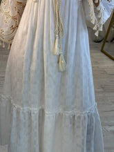 Cargar imagen en el visor de la galería, FARINA - Vestido midi blanco detalles beige